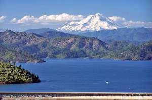 shasta lake with view of mount shasta covered in snow